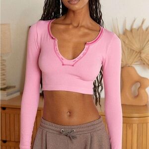 URBAN OUTFITTERS OUT FROM UNDER GO FOR GOLD SEAMLESS CROPPED LONG SLEEVE TOP